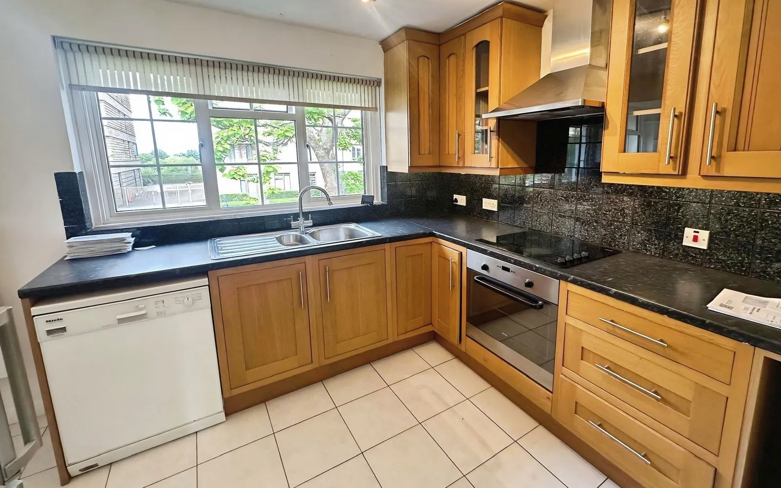 Flat Merrion Avenue in Greater London