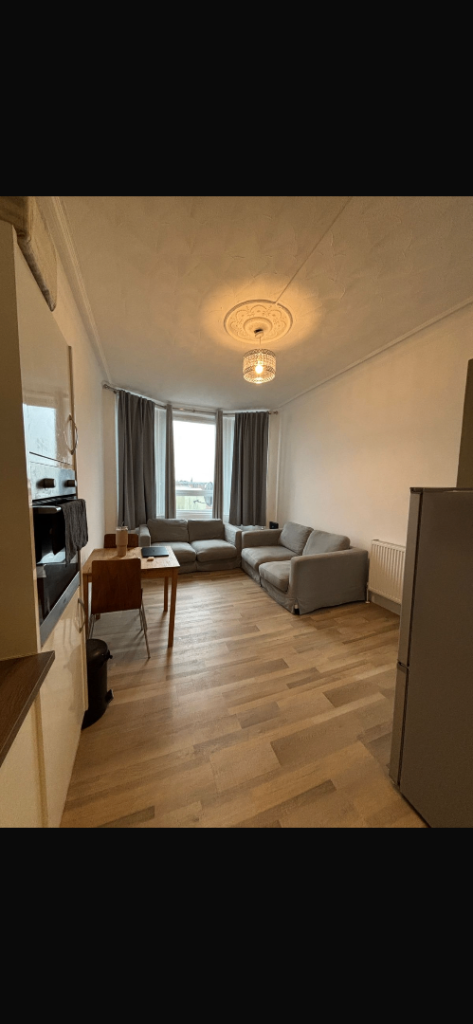 Flat Dumbarton Road in Glasgow