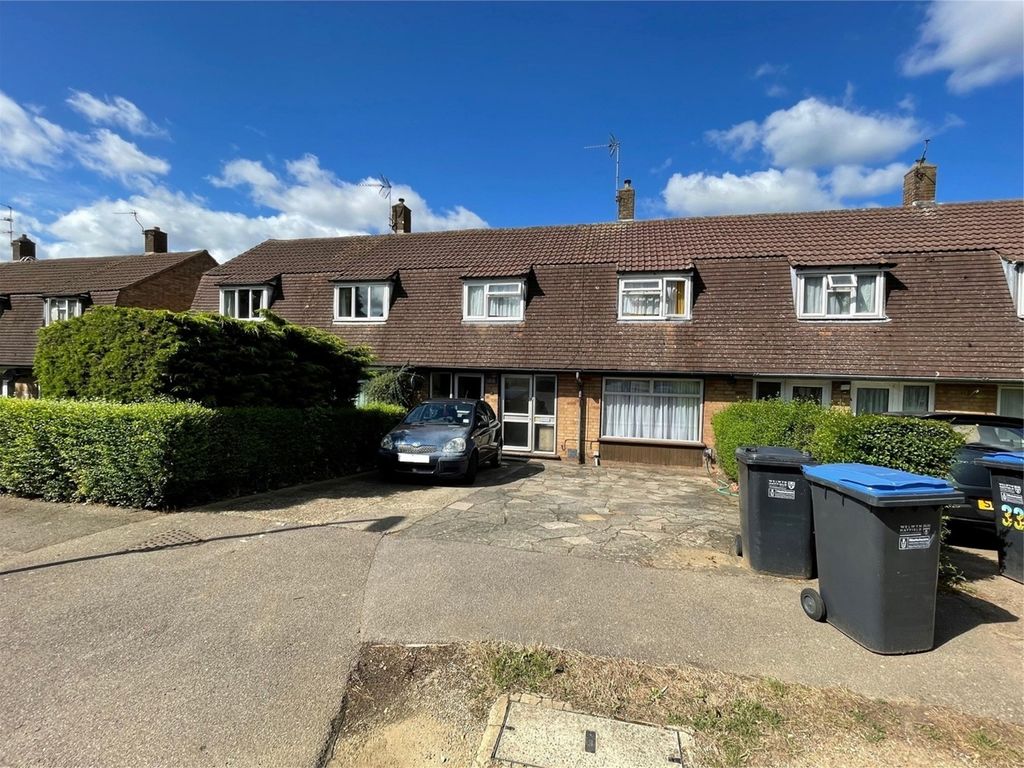 House Blackthorne Close in Welwyn Hatfield