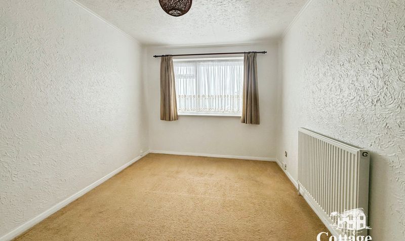 Flat Riley Road in Greater London
