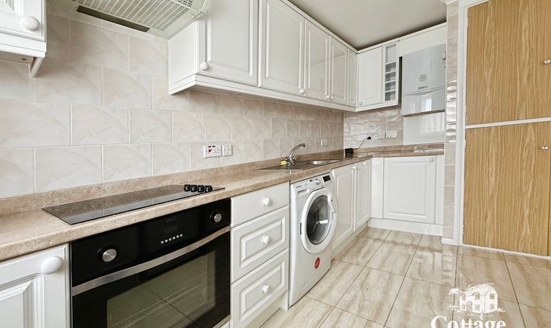 Flat Riley Road in Greater London