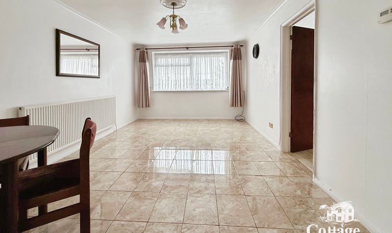 Flat Riley Road in Greater London