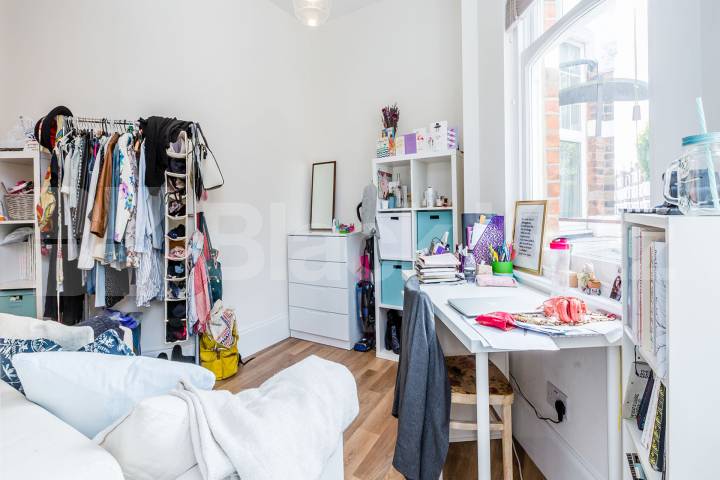 Room Park Road in Greater London