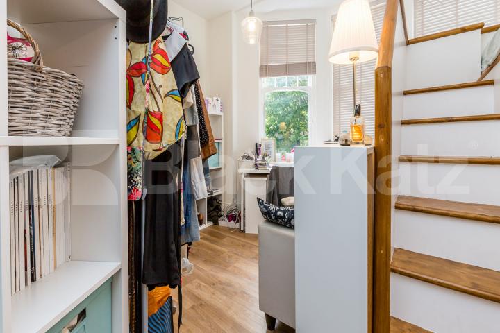 Room Park Road in Greater London