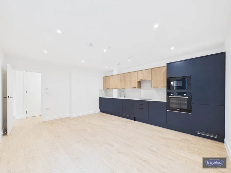 Flat Bexley Road in Greater London