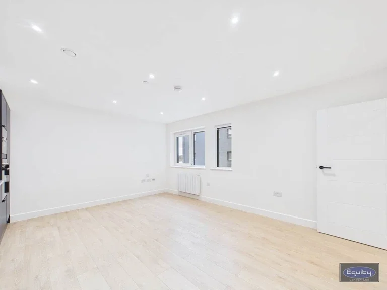 Flat Bexley Road in Greater London