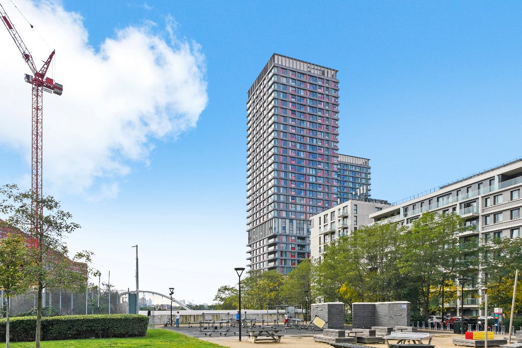 Flat Anthems Way in Greater London