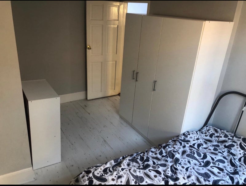 Room Ellesmere Road in Greater London