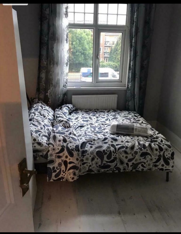 Room Ellesmere Road in Greater London