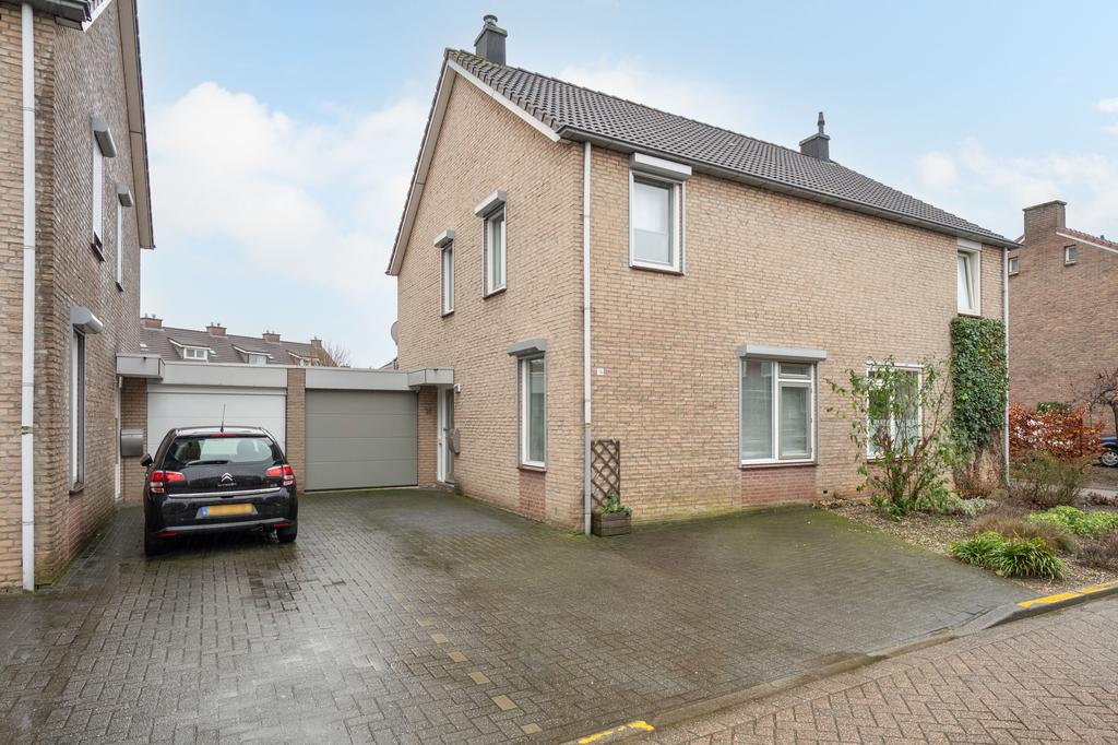Huis Hondsbroek 16 in Born