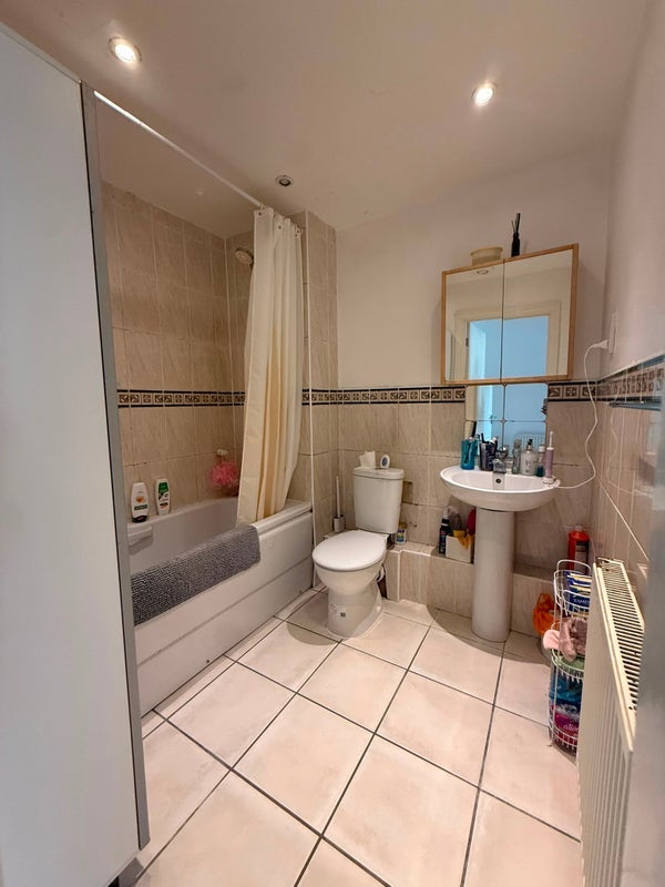 Room Bascombe Street in Greater London