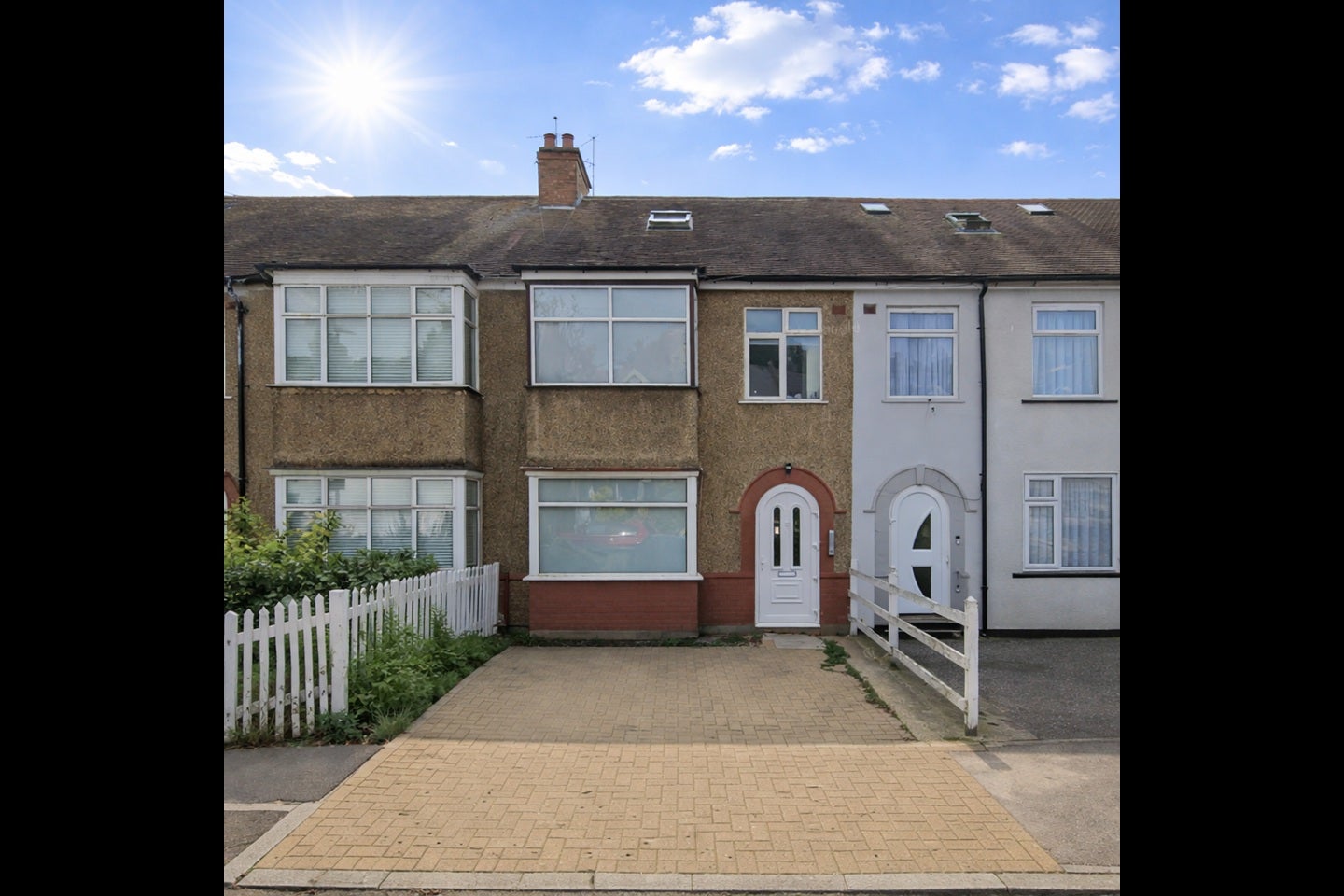 Flat Parkfield Road in Greater London