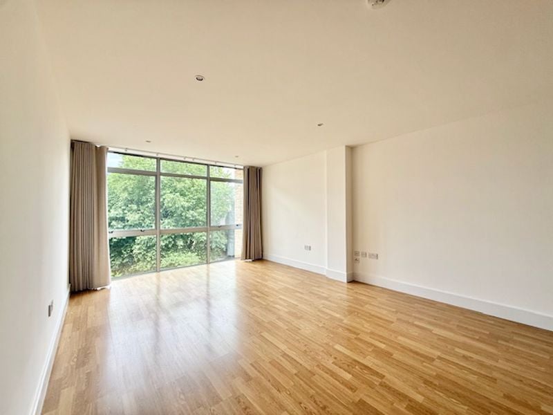 Flat Blue Lion Place in Greater London