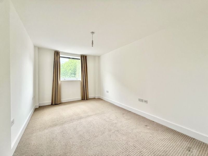 Flat Blue Lion Place in Greater London