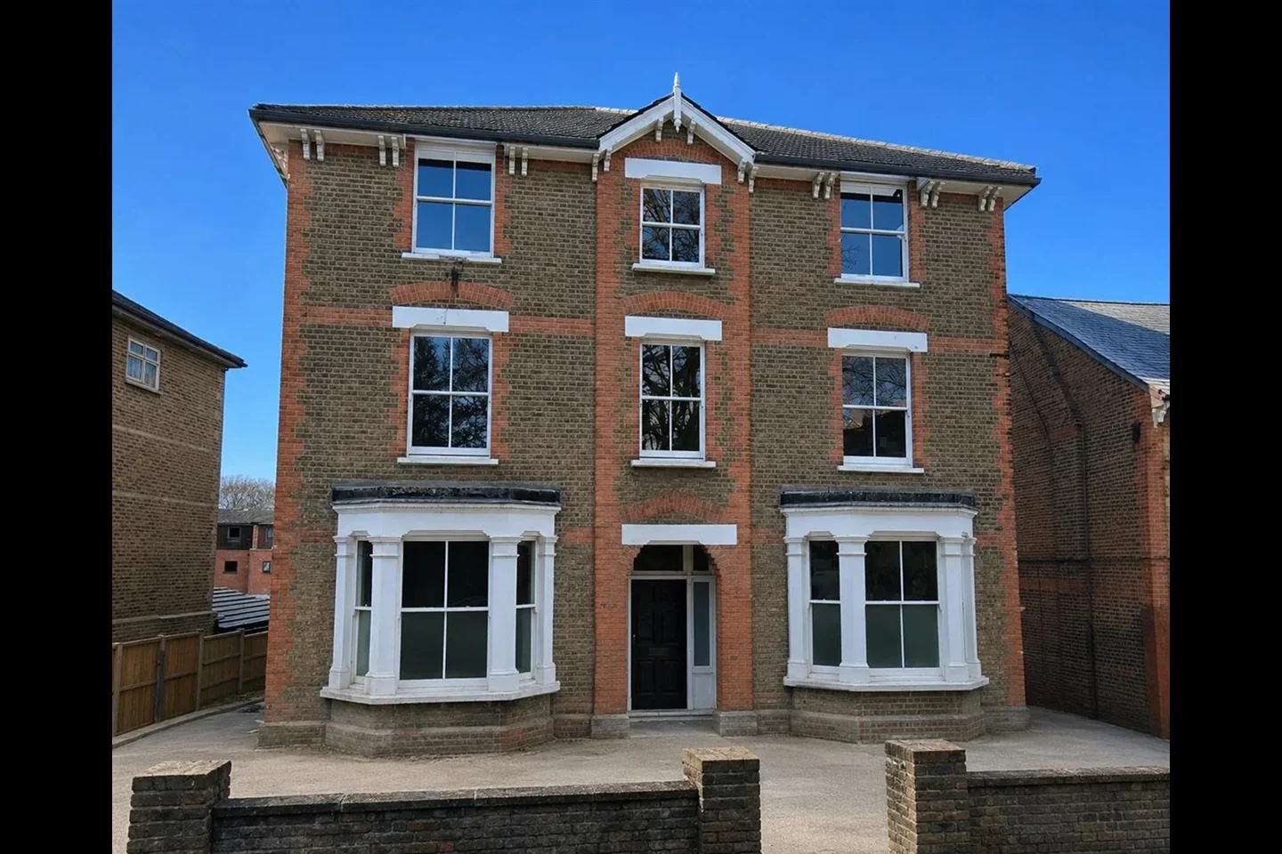 Flat Queen's Road in Brentwood