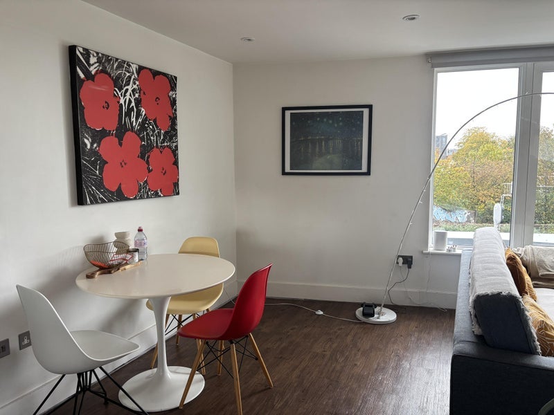 Flat Gauden Road in Greater London