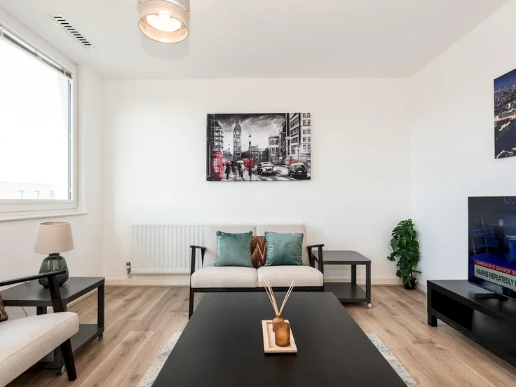 Flat Capitol Way in Greater London