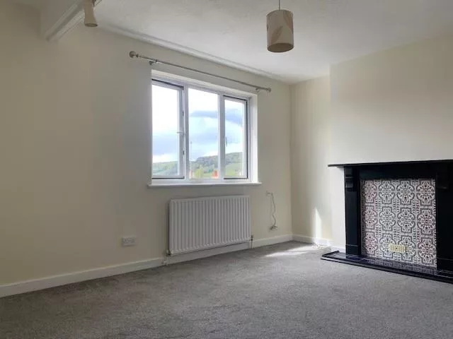 Flat Mullins Court in Mole Valley