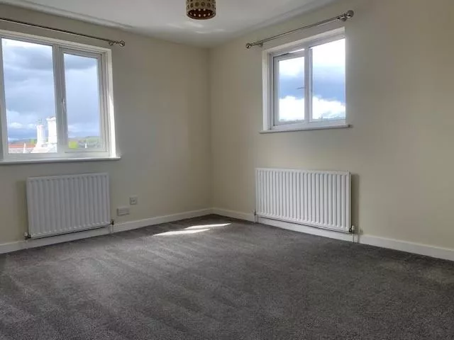 Flat Mullins Court in Mole Valley