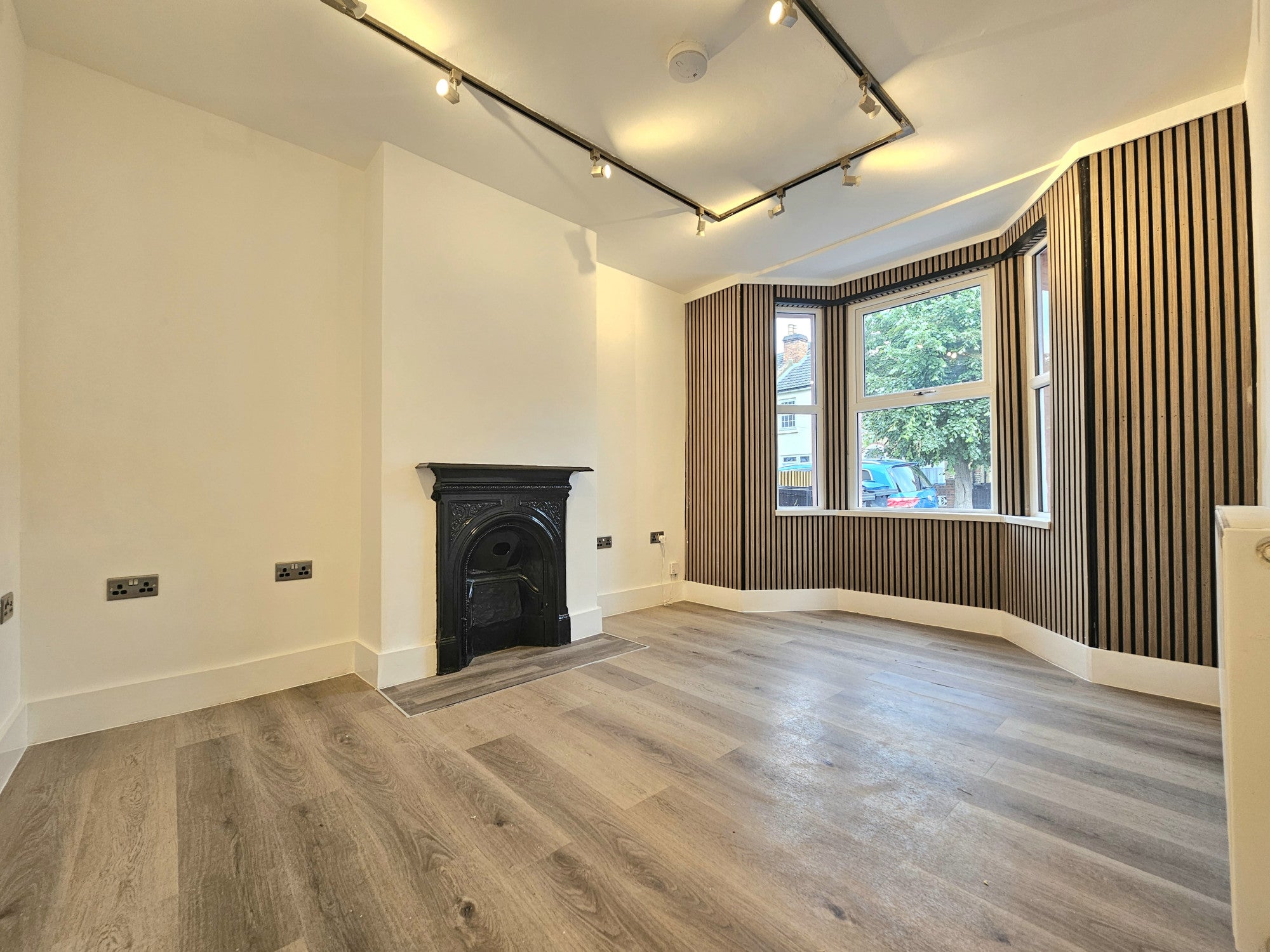 House Dennett Road in Greater London