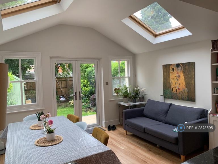 Flat Chatsworth Avenue in Greater London