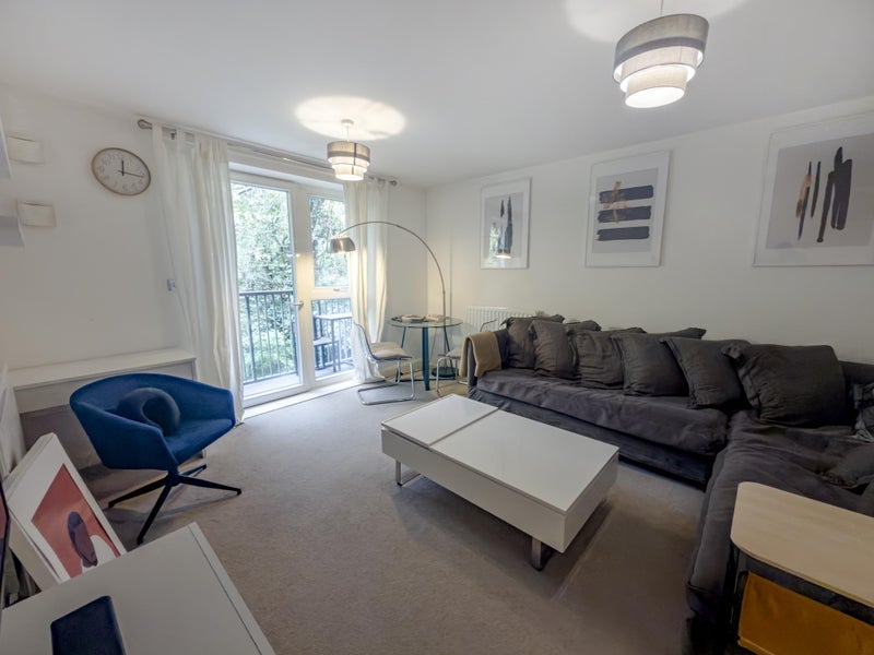 Flat Gunton Mews in Greater London