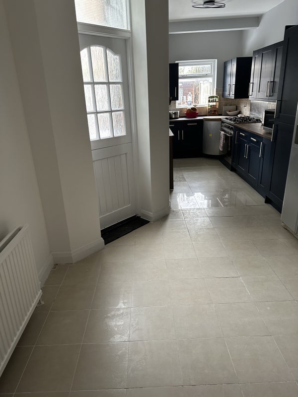 Room Brooks Avenue in Greater London