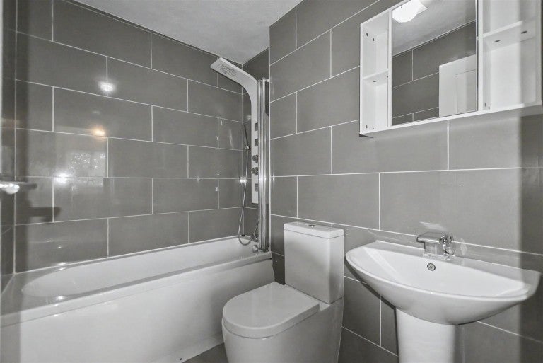 Flat Hawkes Road in Tonbridge and Malling