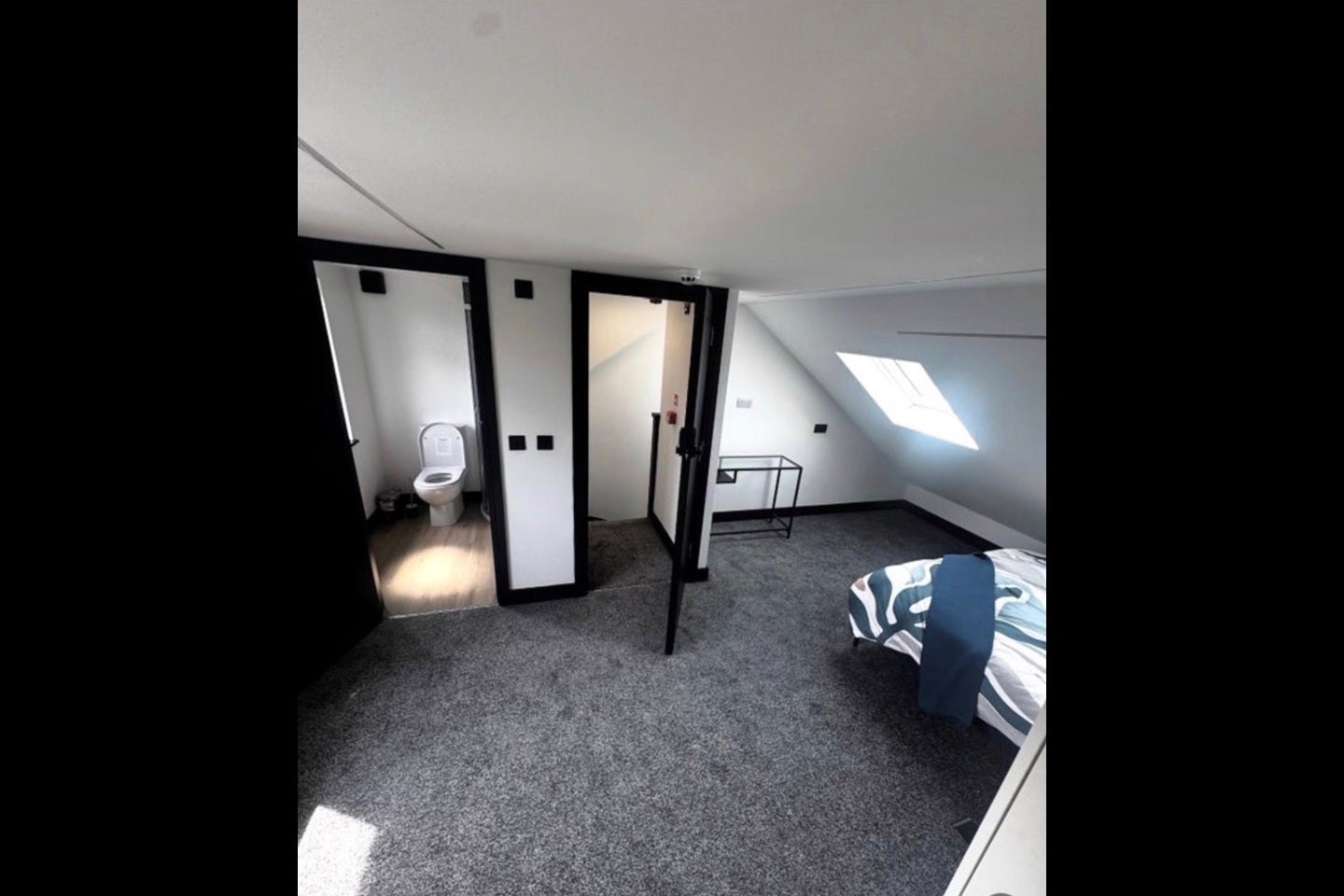 Room Bishop Ken Road in Greater London