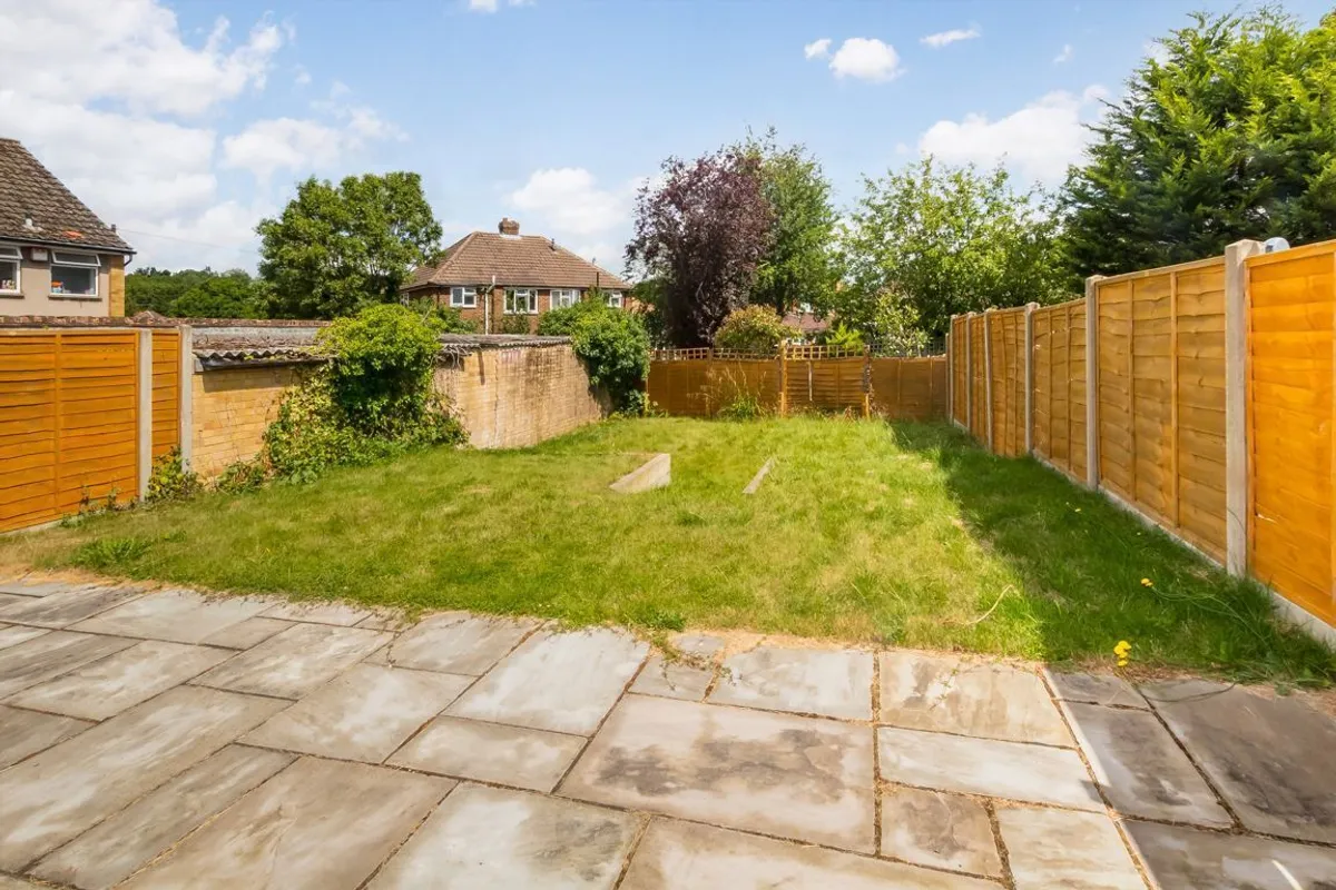 House Hazel Way in Mole Valley