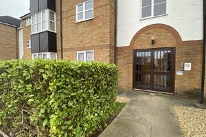 Flat Vixen Drive in East Hertfordshire