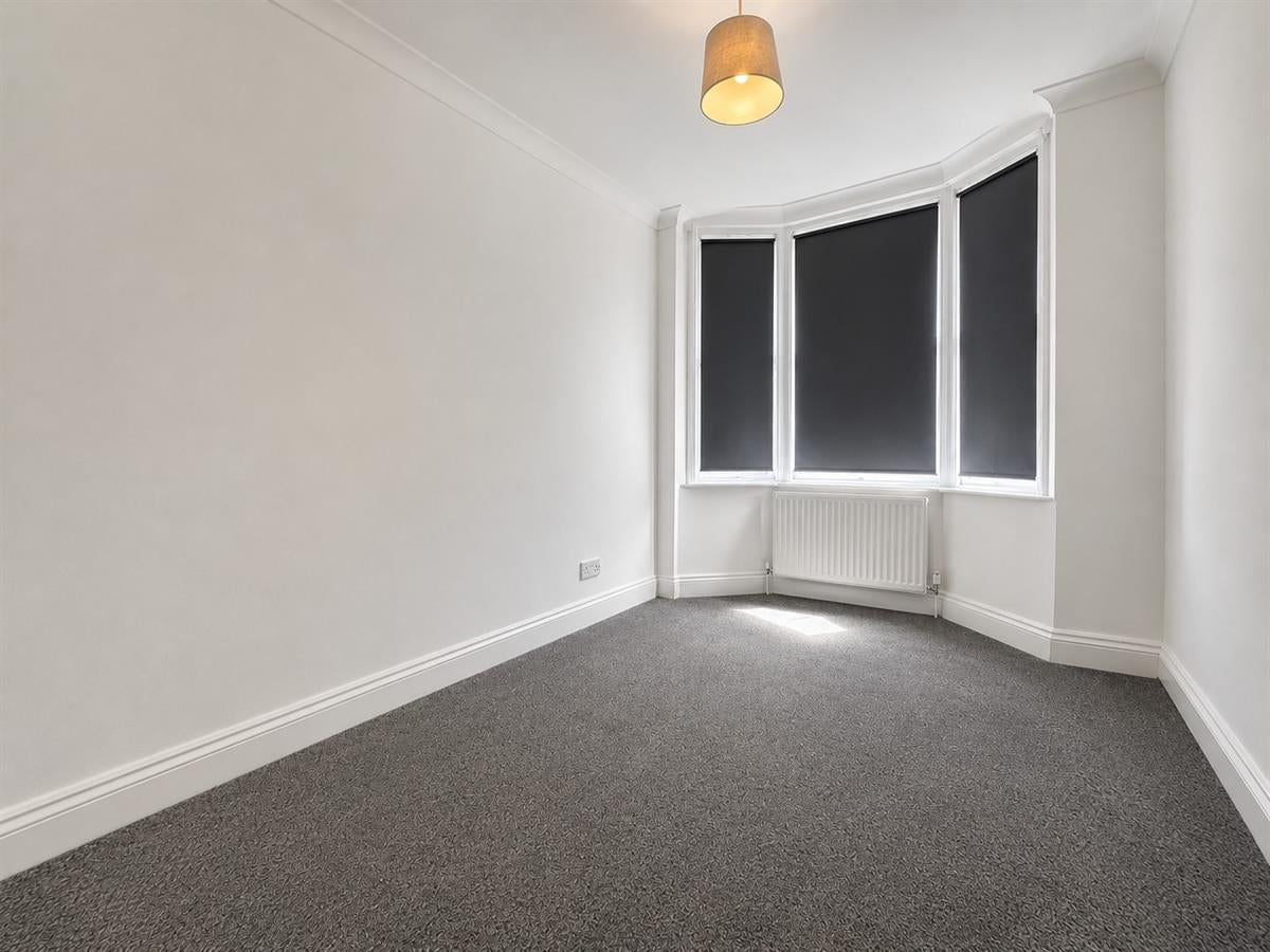 Flat Chaucer Road in Bedford