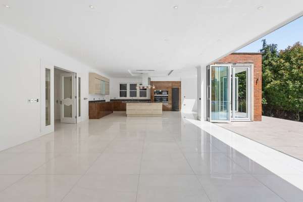 House Links Green Way in Elmbridge
