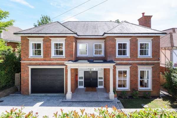 House Links Green Way in Elmbridge