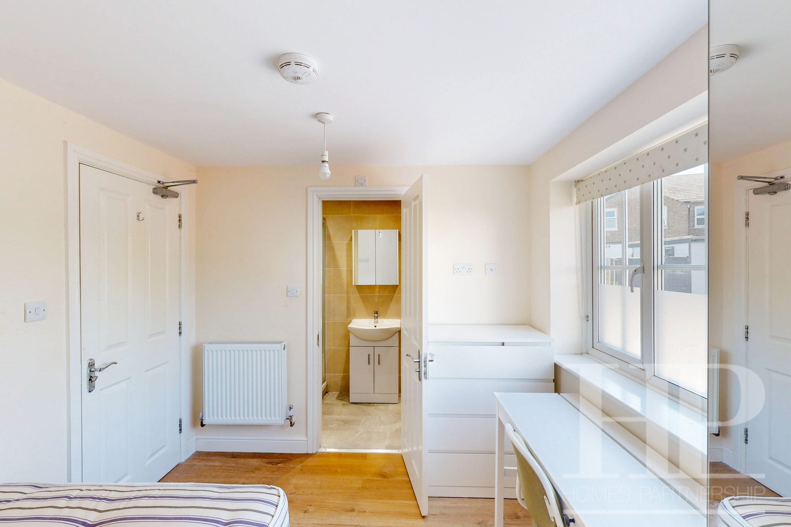 Room Prospect Place in Crawley