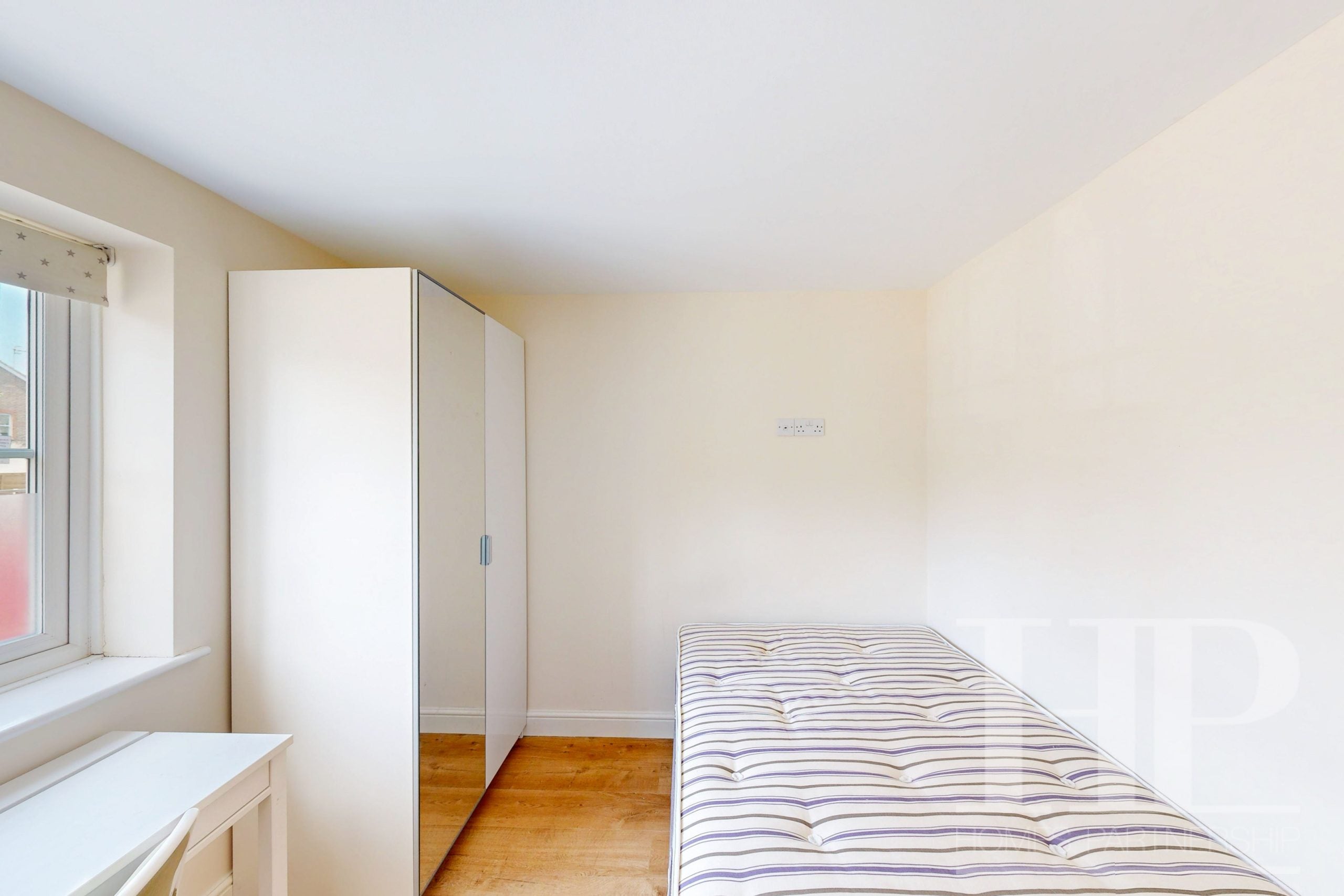 Room Prospect Place in Crawley