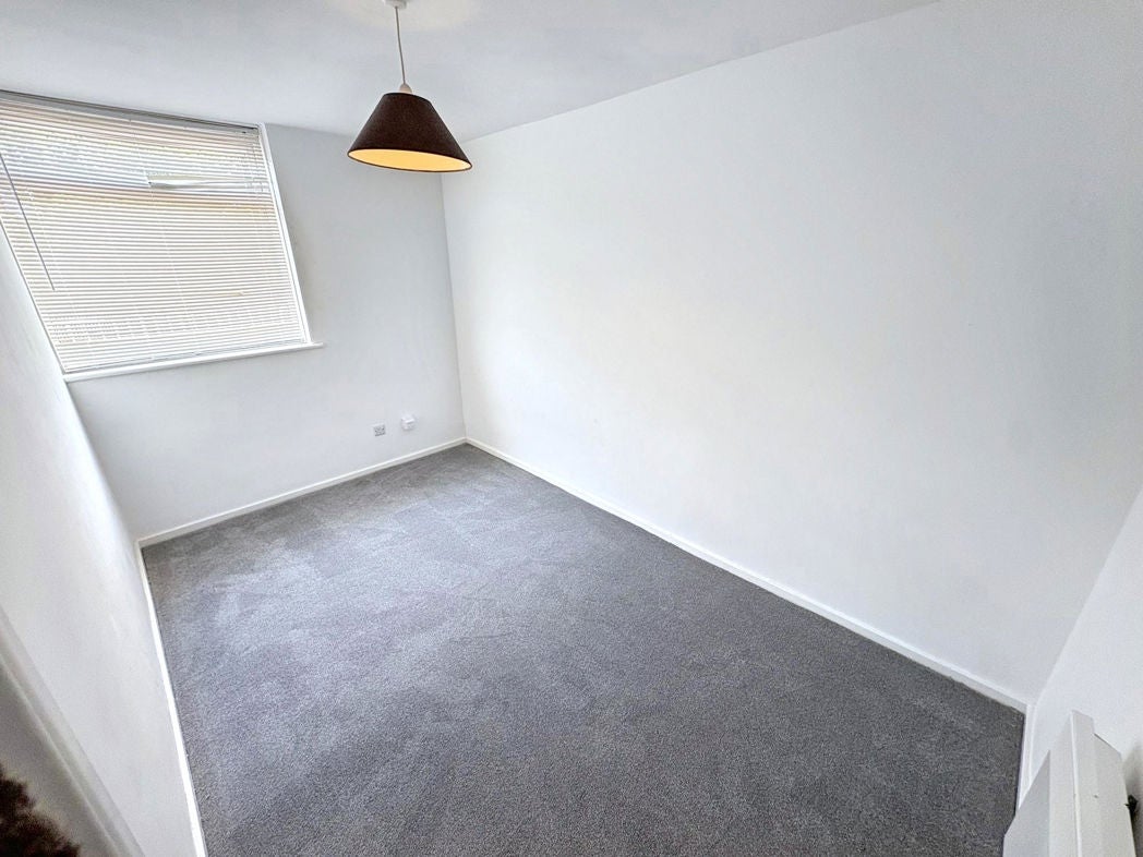 Flat Carisbrooke Walk in Darlington