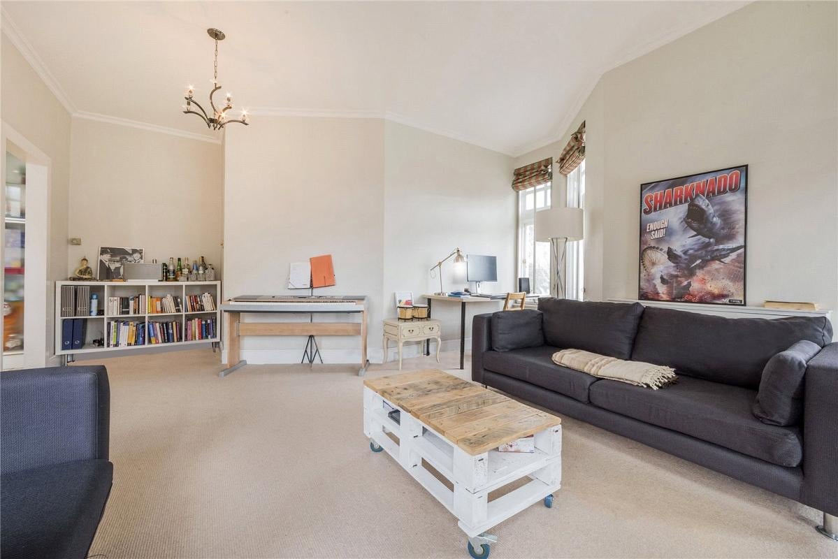 Flat Finchley Road in Greater London