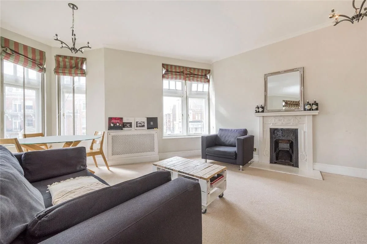 Flat Finchley Road in Greater London