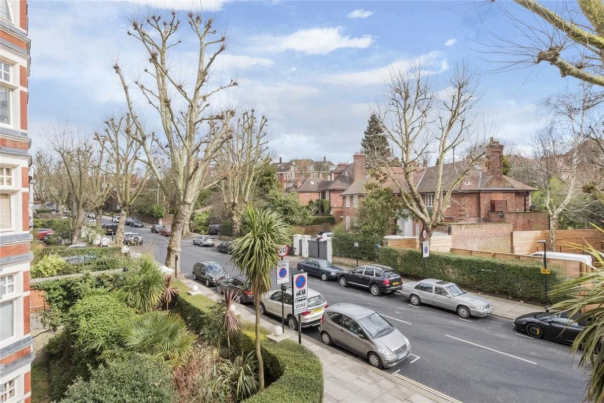 Flat Finchley Road in Greater London