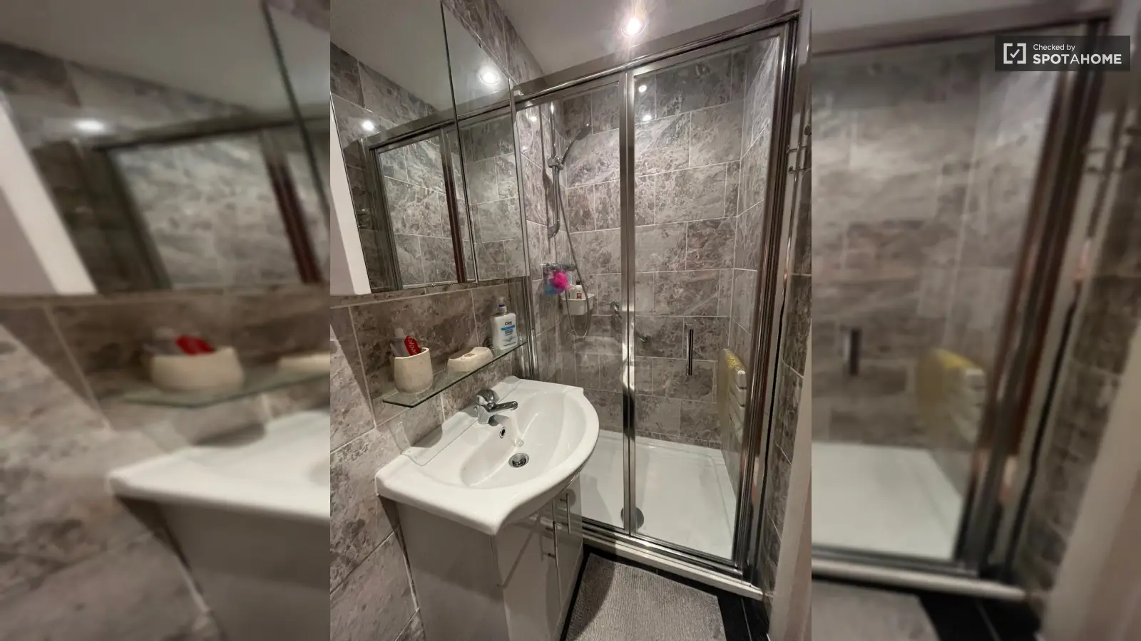 Flat Mallow Close in Greater London
