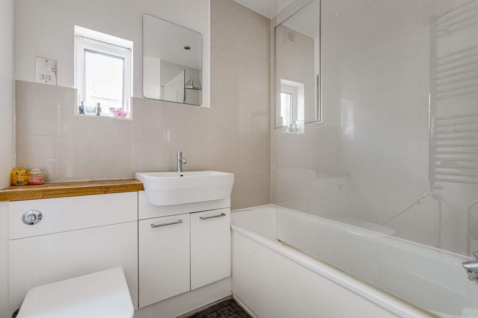 Flat Ellerton Road in Greater London