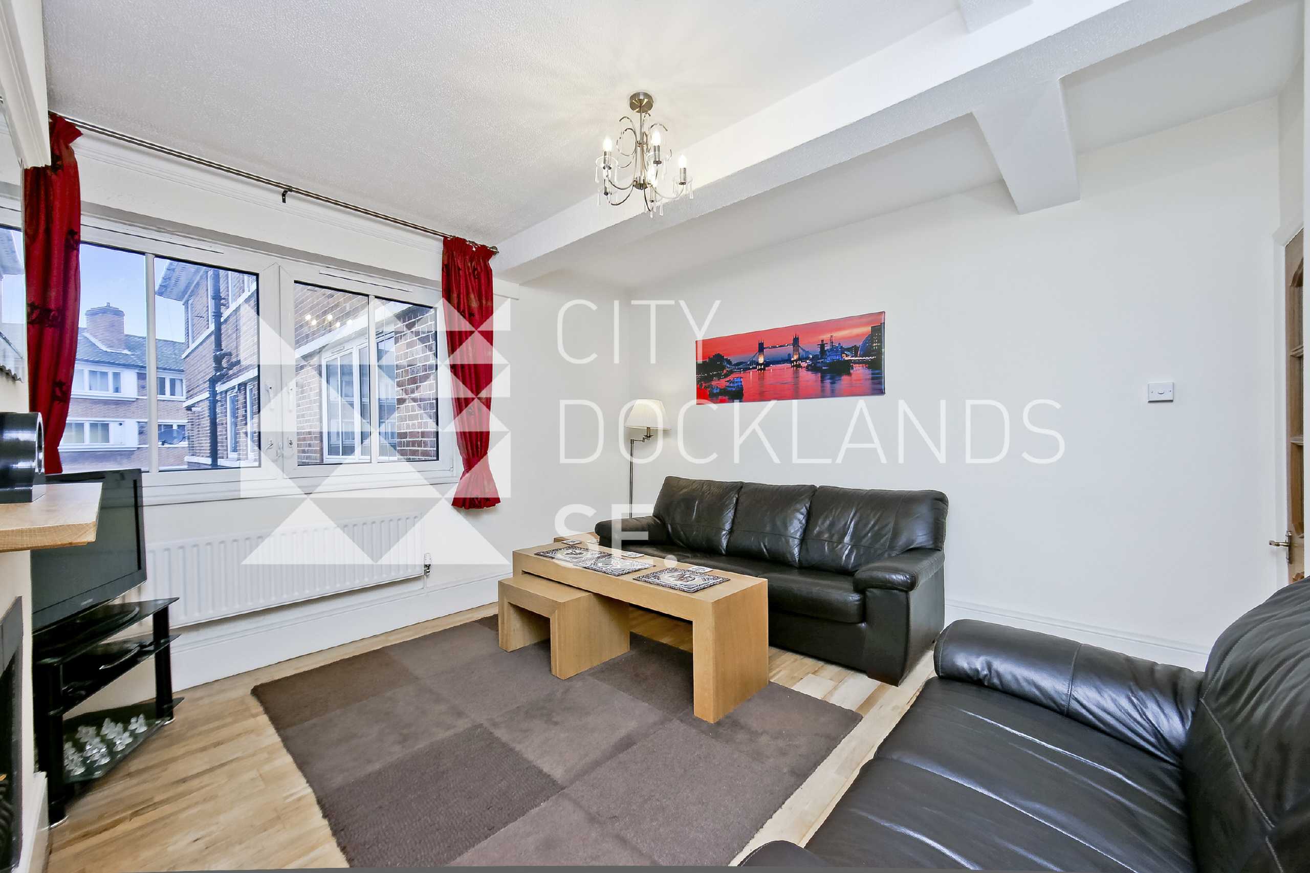Flat Sweeney Crescent in Greater London