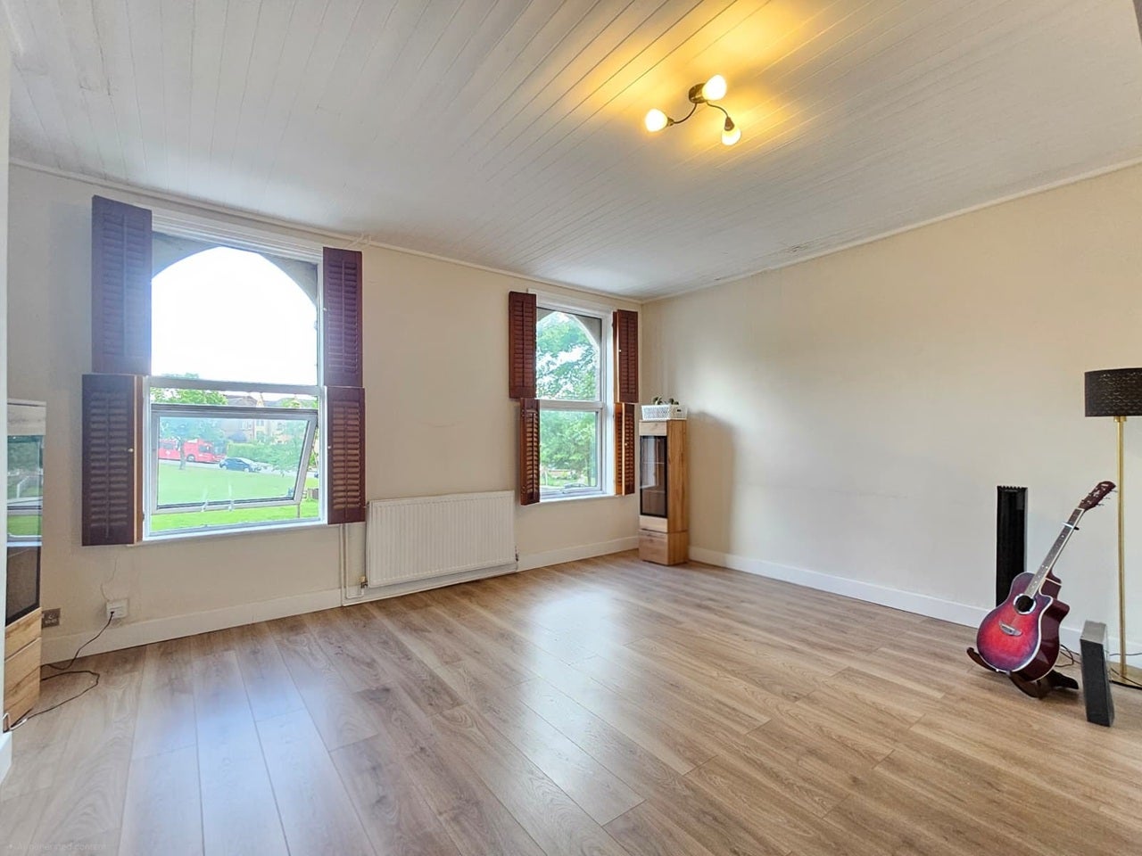 Flat Chigwell Road in Greater London