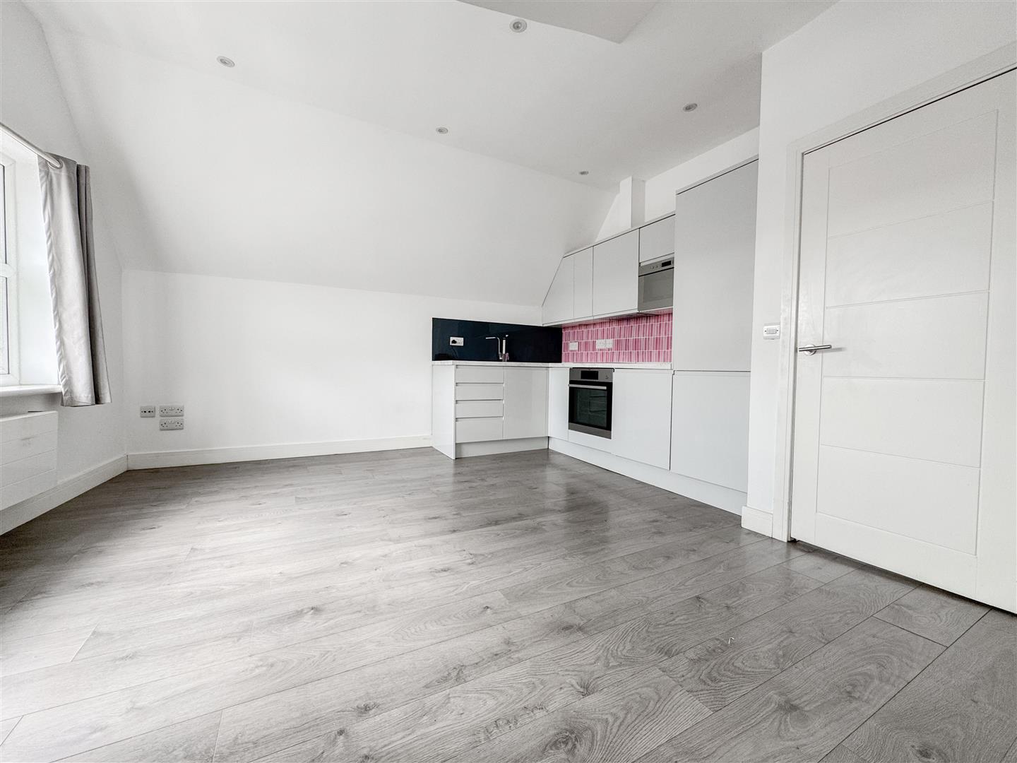 Flat Chandler Road in Rother