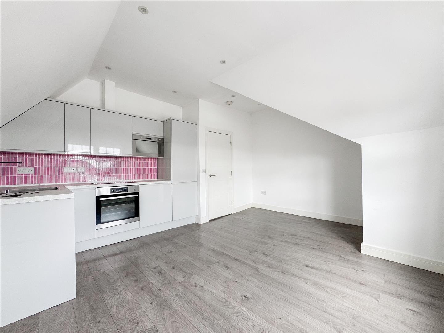 Flat Chandler Road in Rother