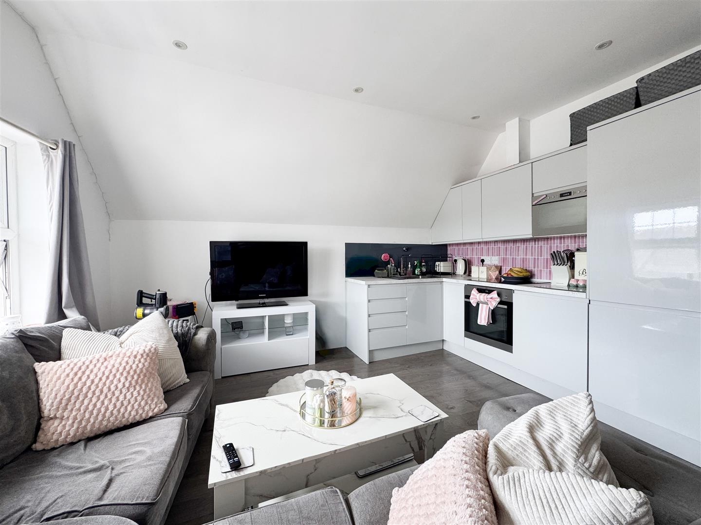 Flat Chandler Road in Rother