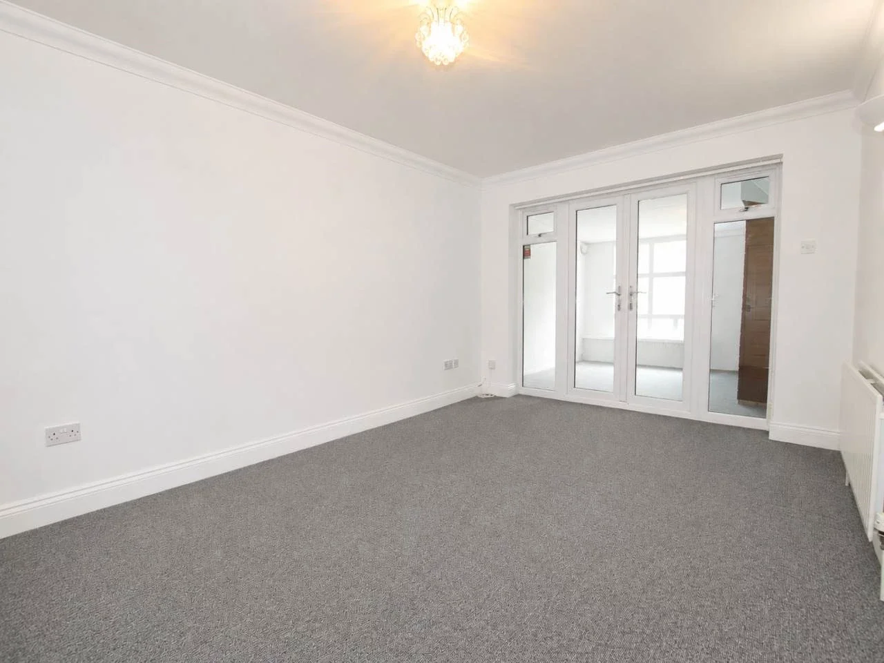 House Parkfield Avenue in Greater London