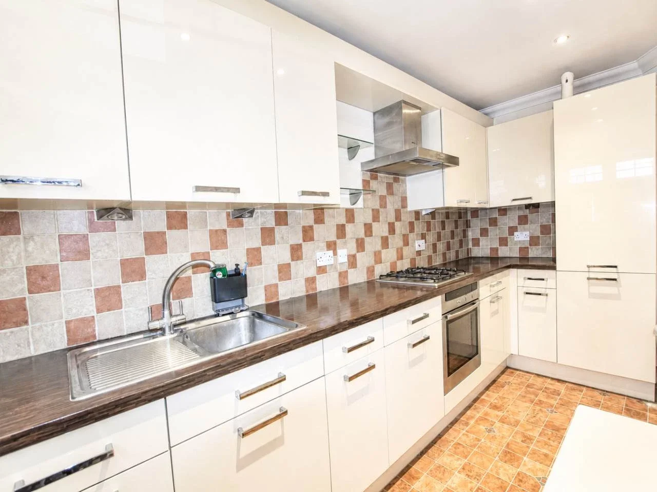 House Parkfield Avenue in Greater London