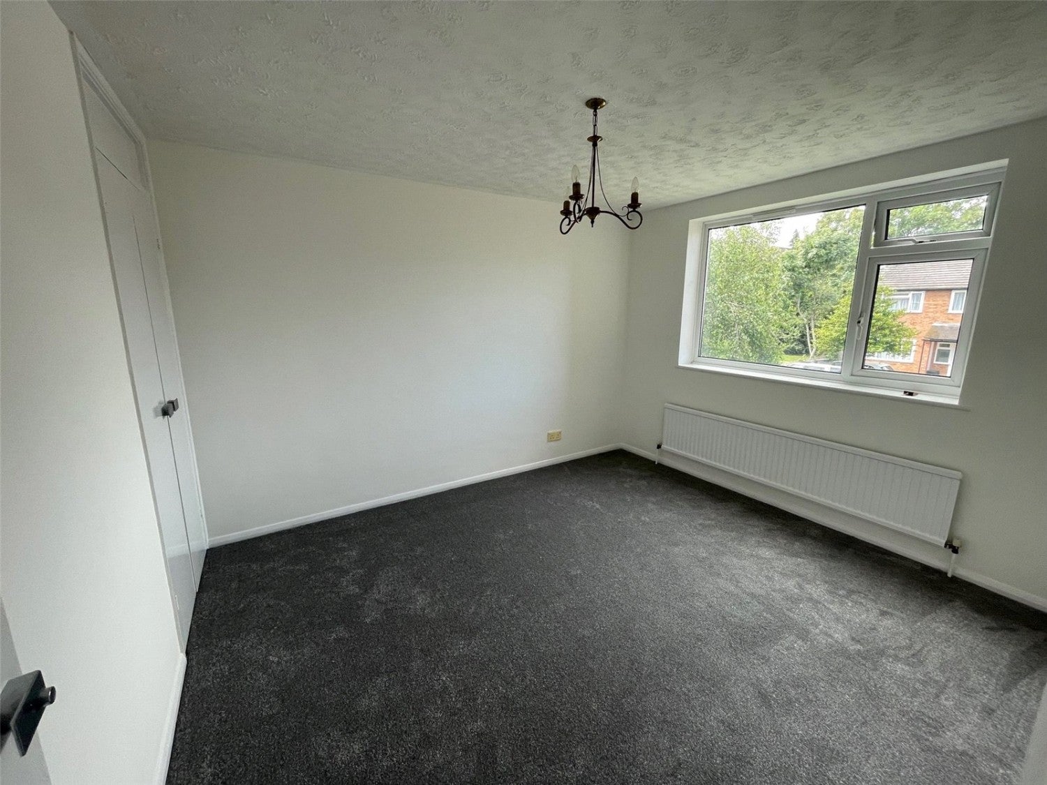Flat Hadlow Road in Greater London